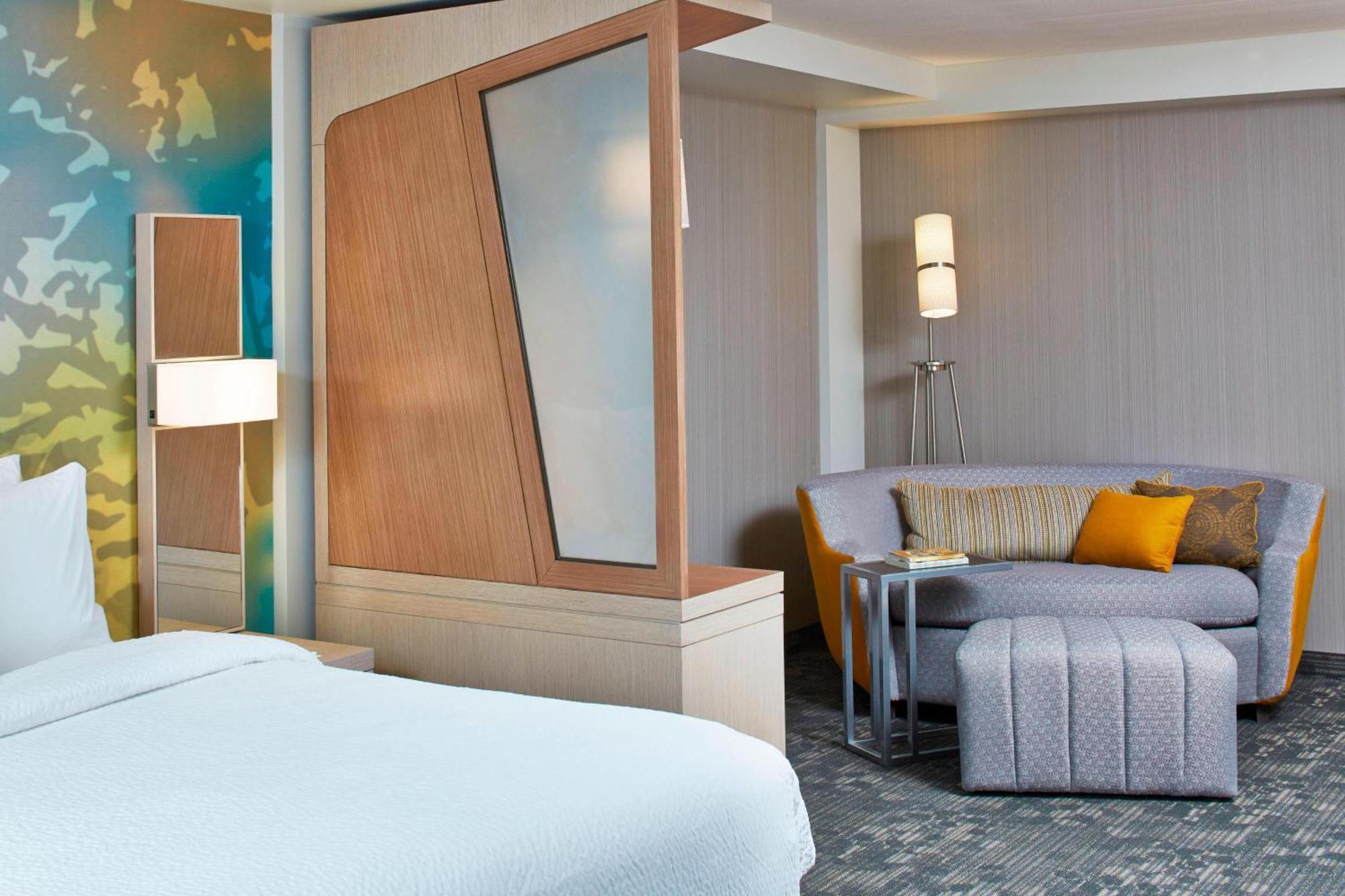 Courtyard By Marriott Hotel